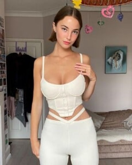 Amelie Manzoli pornstar sexy photo