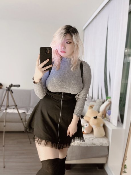 Anikauwu model adult picture