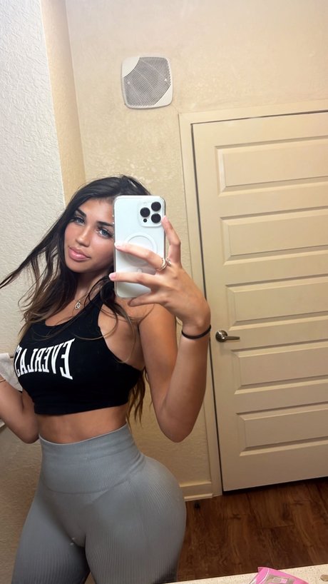 Adeline Bri star hot image