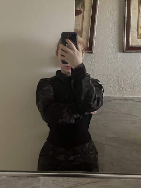 Initialelon actress pic