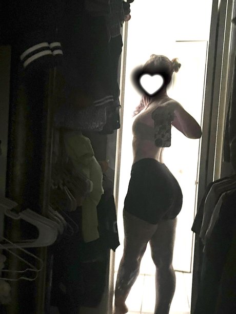 Initialelon nude actress pics