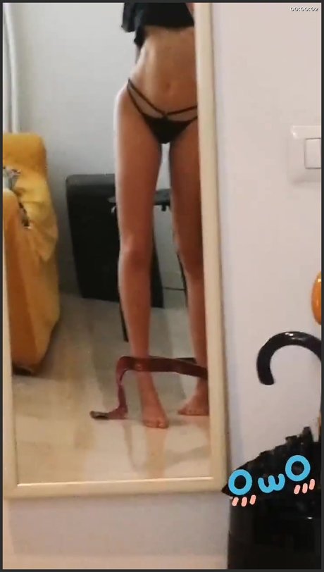 Lucrelisa_ adult model image