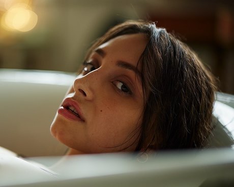 Olivia Linz_ sex actress pic