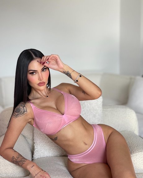 Annelese Milton model hd photos