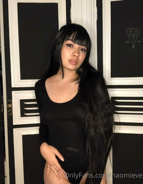 naomieve exclusive model galleries