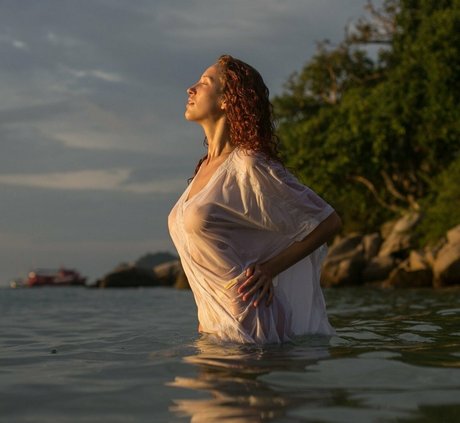 Curly Phoenix actress galleries