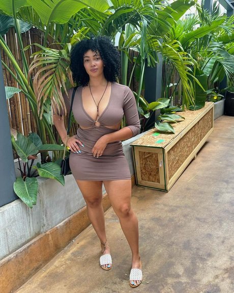 God Beth hot star pics