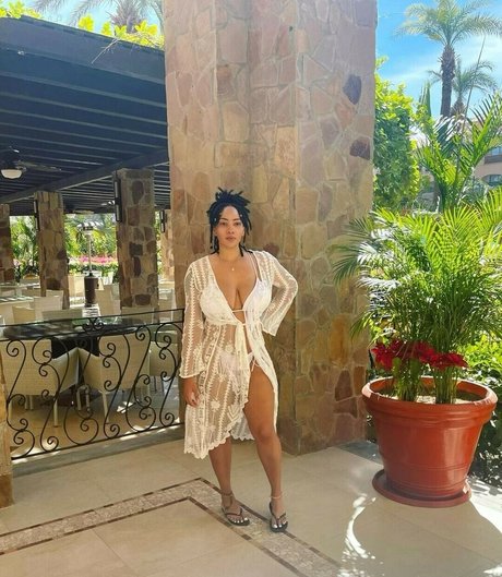 God Beth model art pic