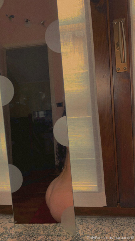 lauracorti actress pics