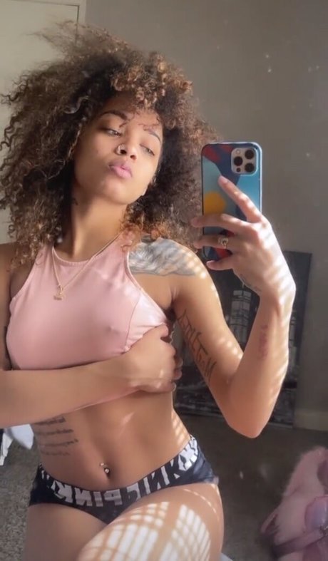 Kelis Gabriela pornstar naked img