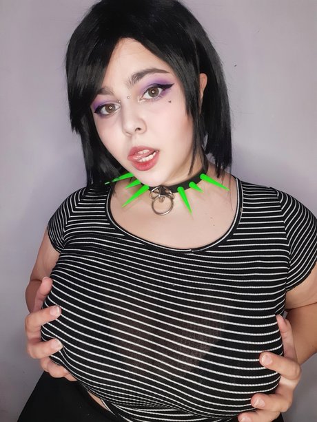 MiA exclusive model pic