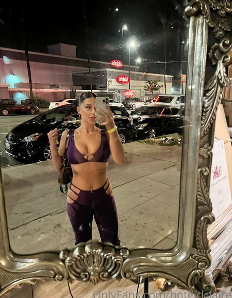 Submissive Skylar pornstar exclusive picture