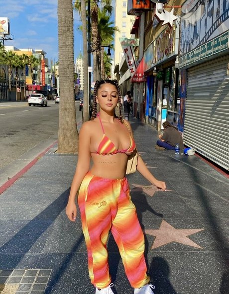 Submissive Skylar pornstar pretty pic