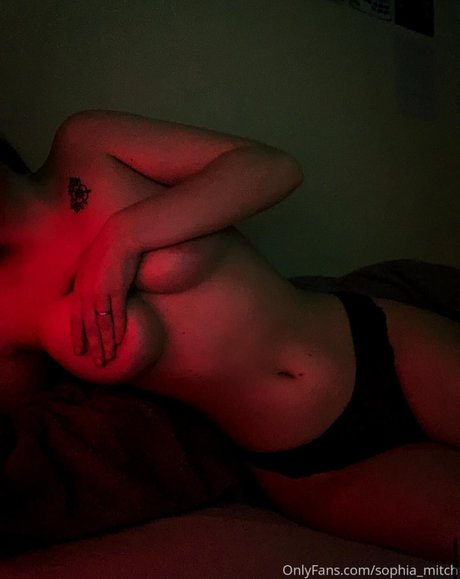 Sophia Mitch model pornographic photos