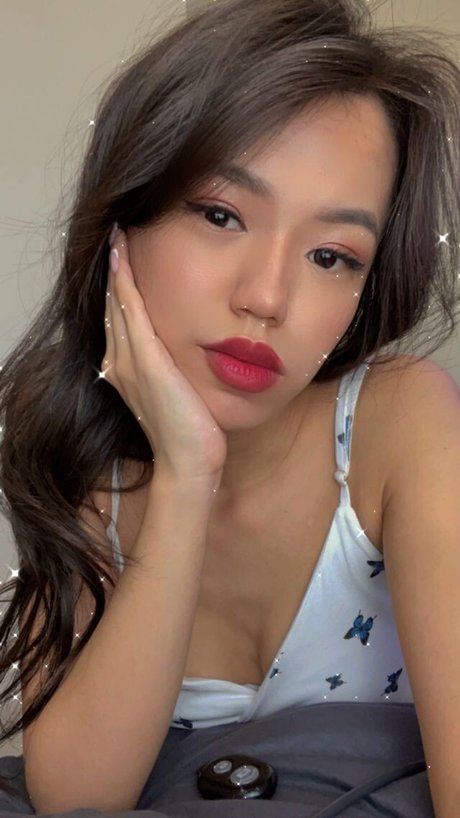 missluna naked model photo