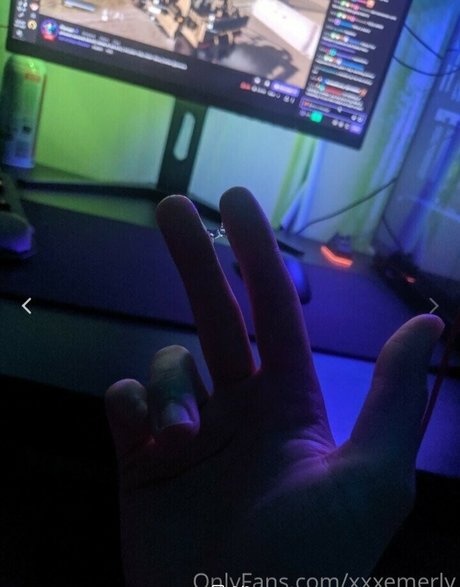 xEmerly pornstar nude picture