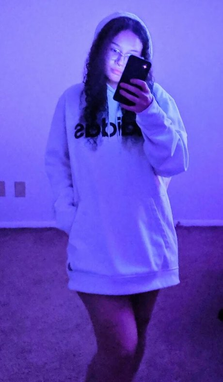 xEmerly star erotic picture