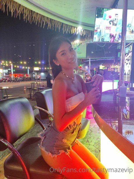 Tasty Maze VIP art actress pics