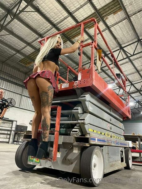 billie beever naked model img