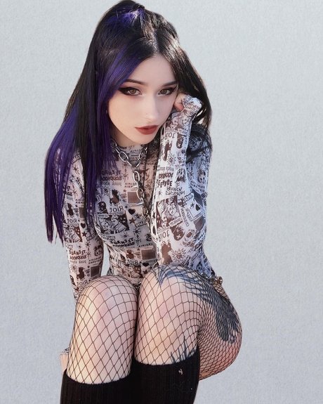 xholdontillmay sexy star pic