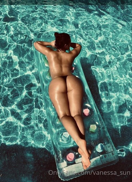 Vanessa Sun star pornographic pic