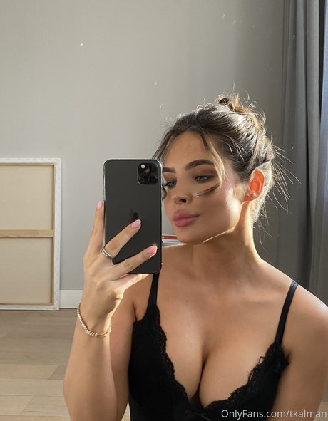 Tereze Kalman model pornographic image