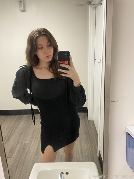 initialbrat nude actress img