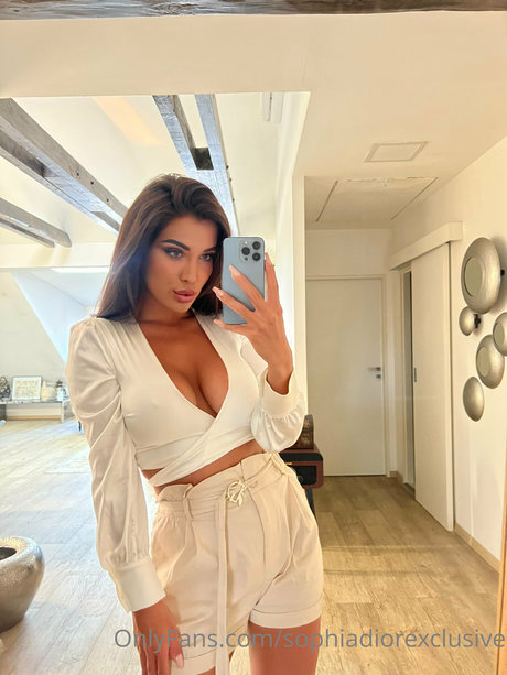 Sophia Diore model top pictures