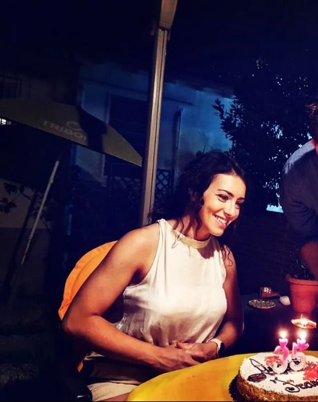 A stranger sel hot model pictures