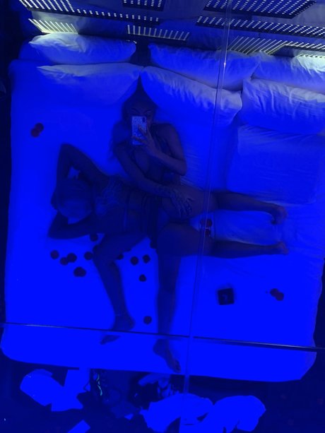 Lola and Moni top model picture