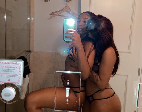 Lola and Moni model pornographic img