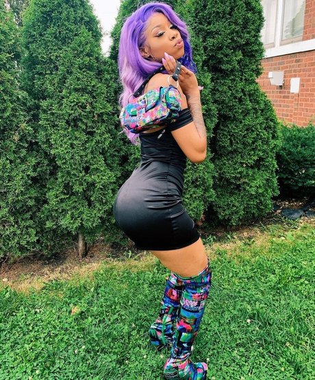 Lola and Moni naked actress pictures