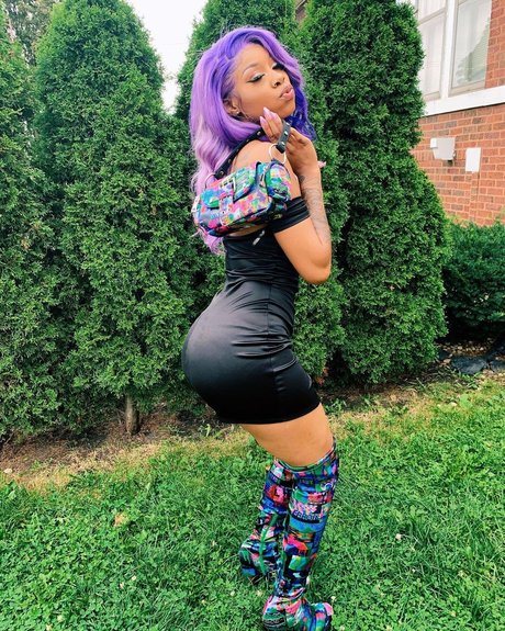 Lola and Moni pornstar top img