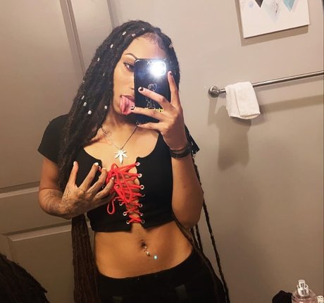 Lola and Moni hot star photos