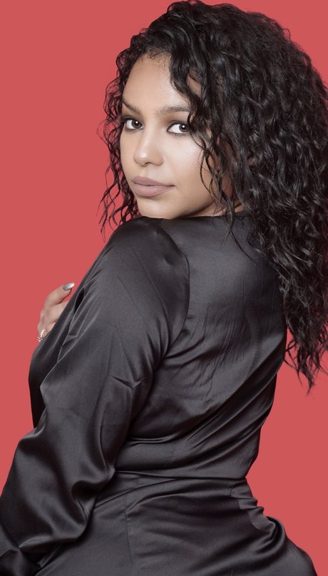 Sully Sue naked actress picture