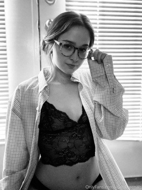 yourqueenals porn star pic