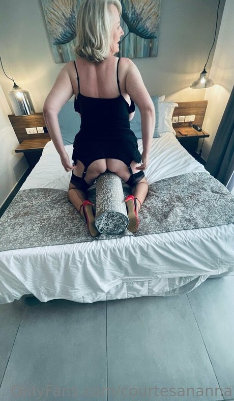 CourtesanAnna naked star images