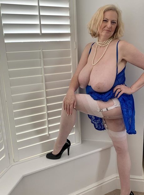 CourtesanAnna nude star picture