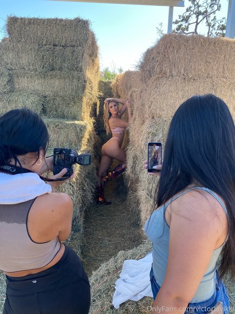 Victoria Larson xxx model images