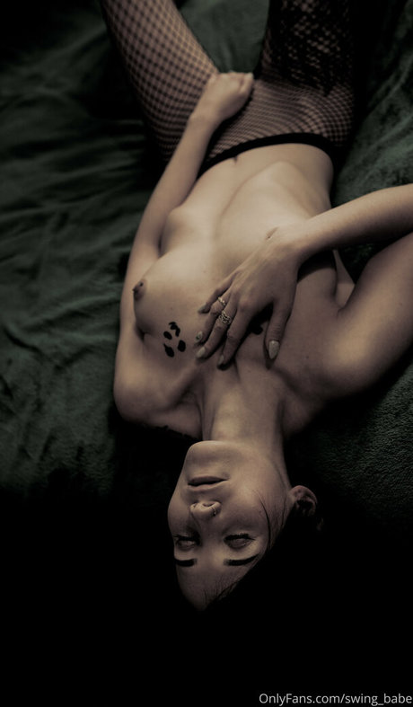 Swing babe star nude pics