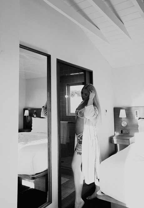 Cakes n Freedom model nude photos