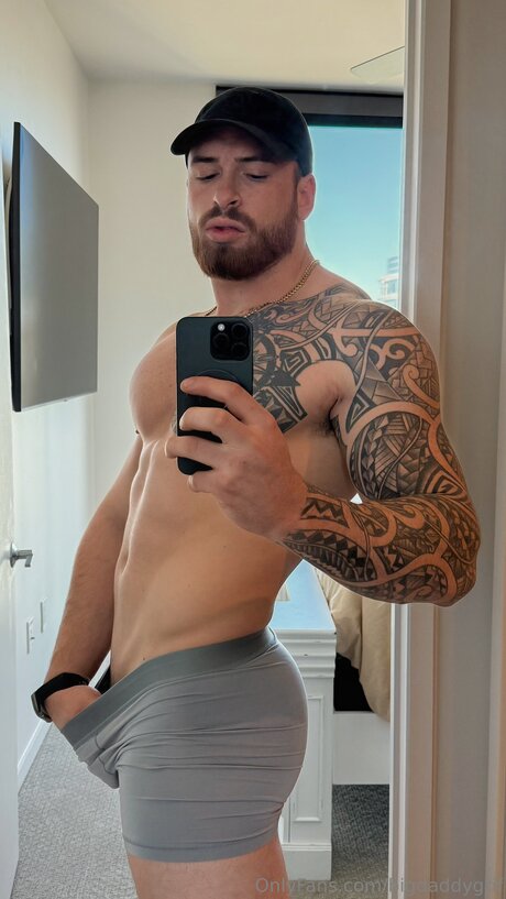 Bigdaddygrif model pretty pic