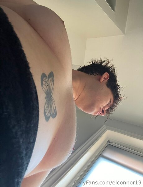 Elconnor19 nude model pic