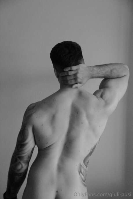 Chulo95 naked star photos