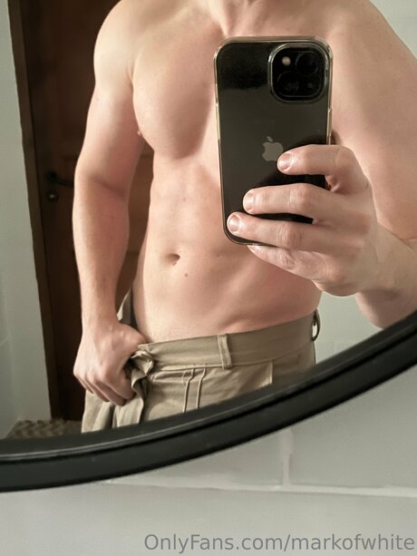 Markofwhite model picture