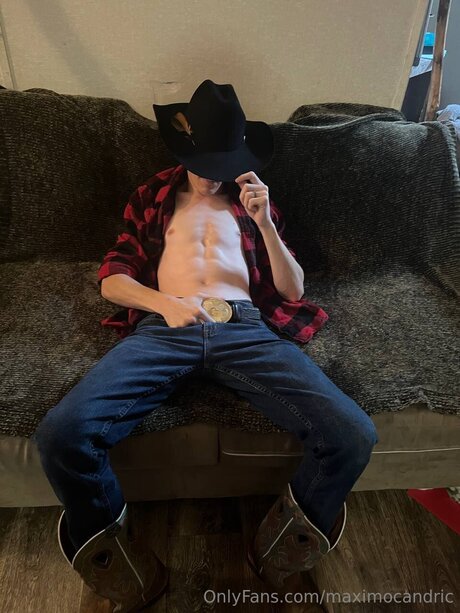 Maximocandric naked model pictures