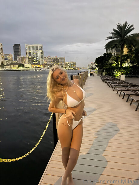 Ilylilaaa model hot photo