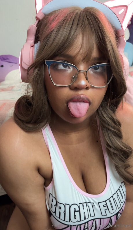Princessjasm1nee model naked pictures