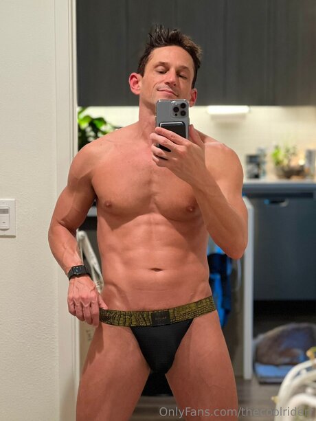 Thecoolriderr sexy model image