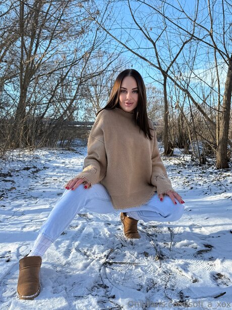 Mary Plays sexy star image